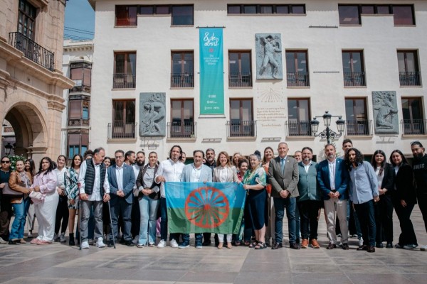 Castelló conmemora el Día del Pueblo Gitano con la lectura de un manifiesto y la interpretación de su himno