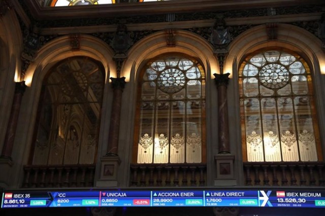 El Ibex 35 abre con una subida del 0,5% y recupera los 18.000 puntos con el petróleo al alza, en 105 dólares