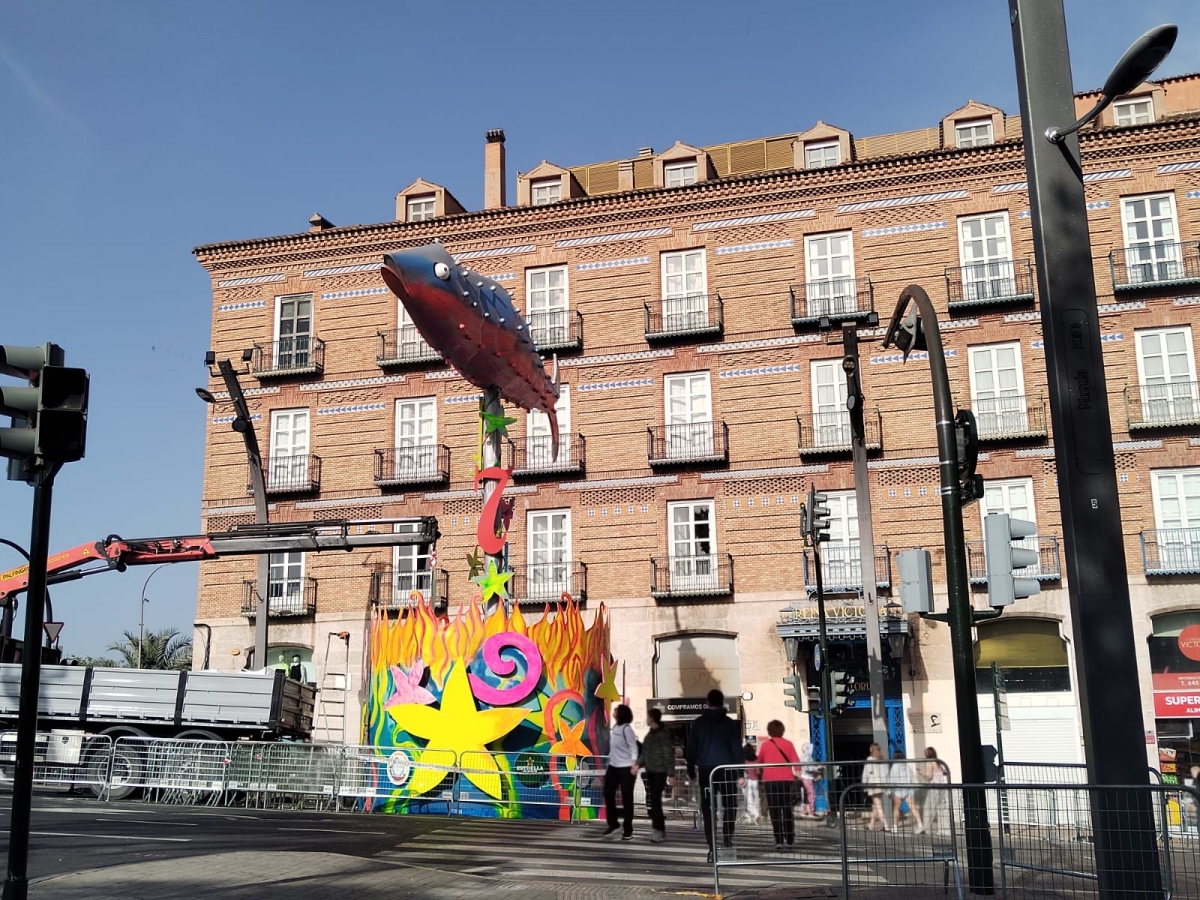 Así es la Sardina llena de arte y color que arderá en Murcia: los Muher crean un catafalco que hará historia