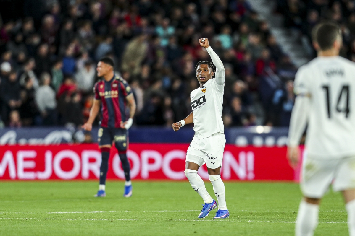 Los extremos del Valencia se quedan sin gol a excepción de Ramazani