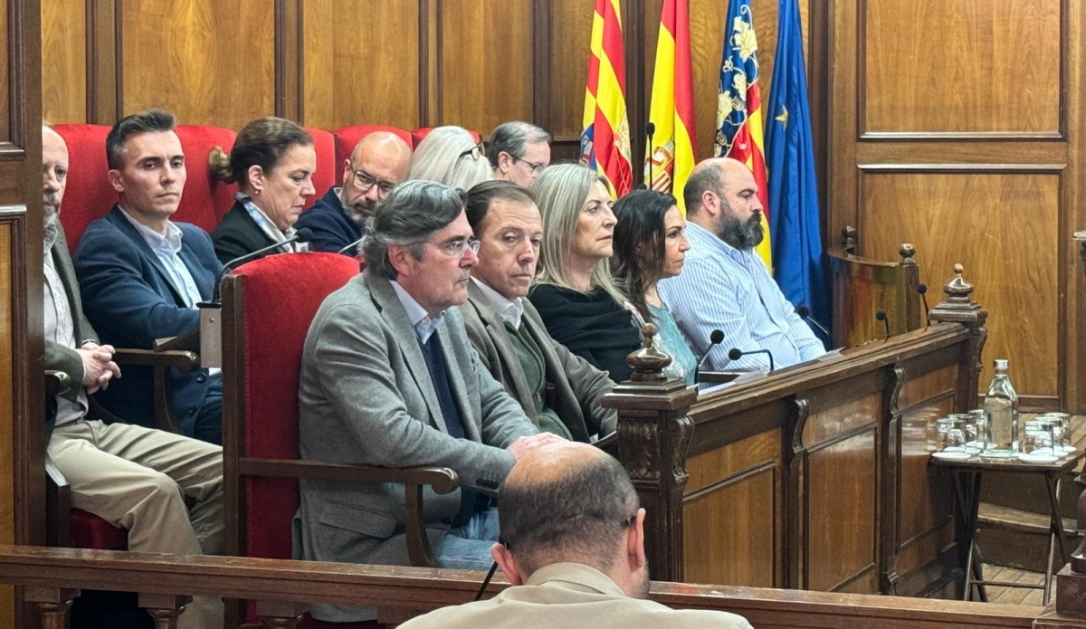 Concejales de los grupos PP y Vox.