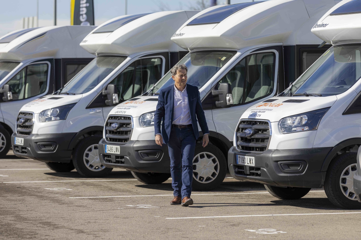 El gerente de AC-LLAR, Enrique Rita, en la nueva sede de Alicante.