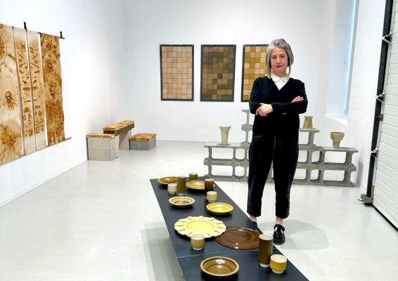 Carmen López Brío convierte desechos de las minas abandonadas de Portmán en arte y diseño crítico 