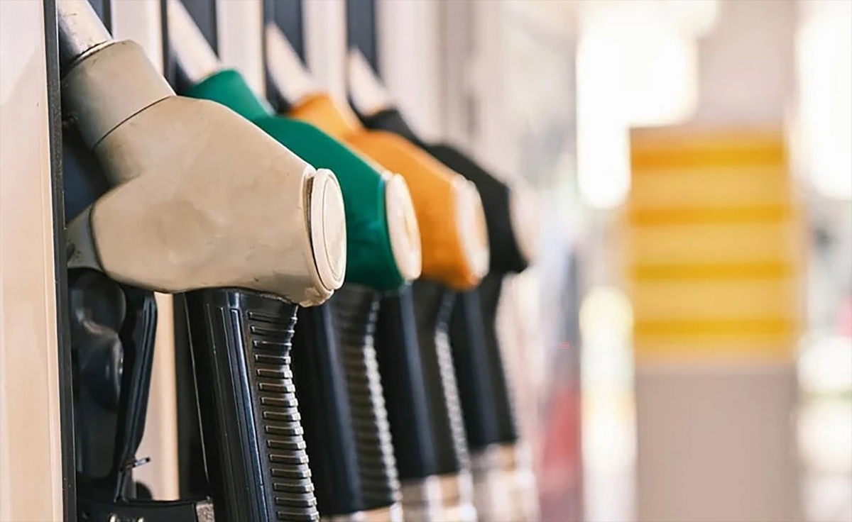 Bruselas no se opone a bajar tasas al combustible temporalmente, pero pide vigilar costes