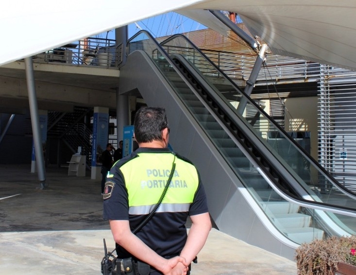 Alicante y el Puerto cierran su primer convenio de cooperación policial ante eventos y el 'top manta'