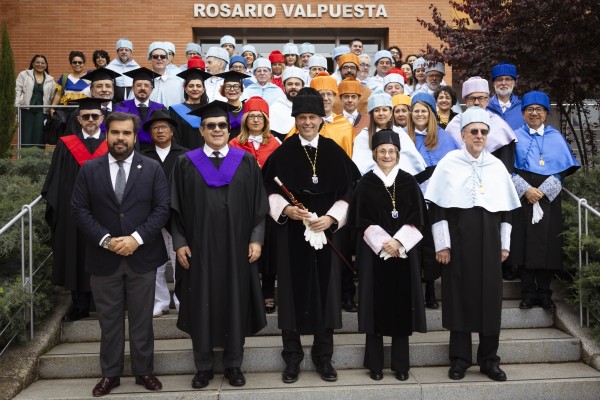 La Universidad Pablo de Olavide y la UJI invisten doctor 'honoris causa' al historiador Enrique Ayala