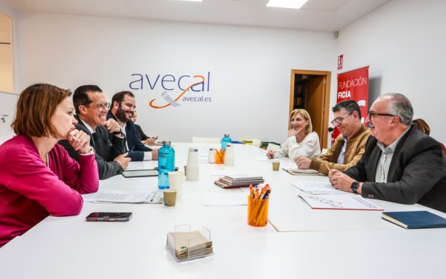 Pajín y Alfaro se reúnen con Avecal para analizar los desafíos del sector del calzado