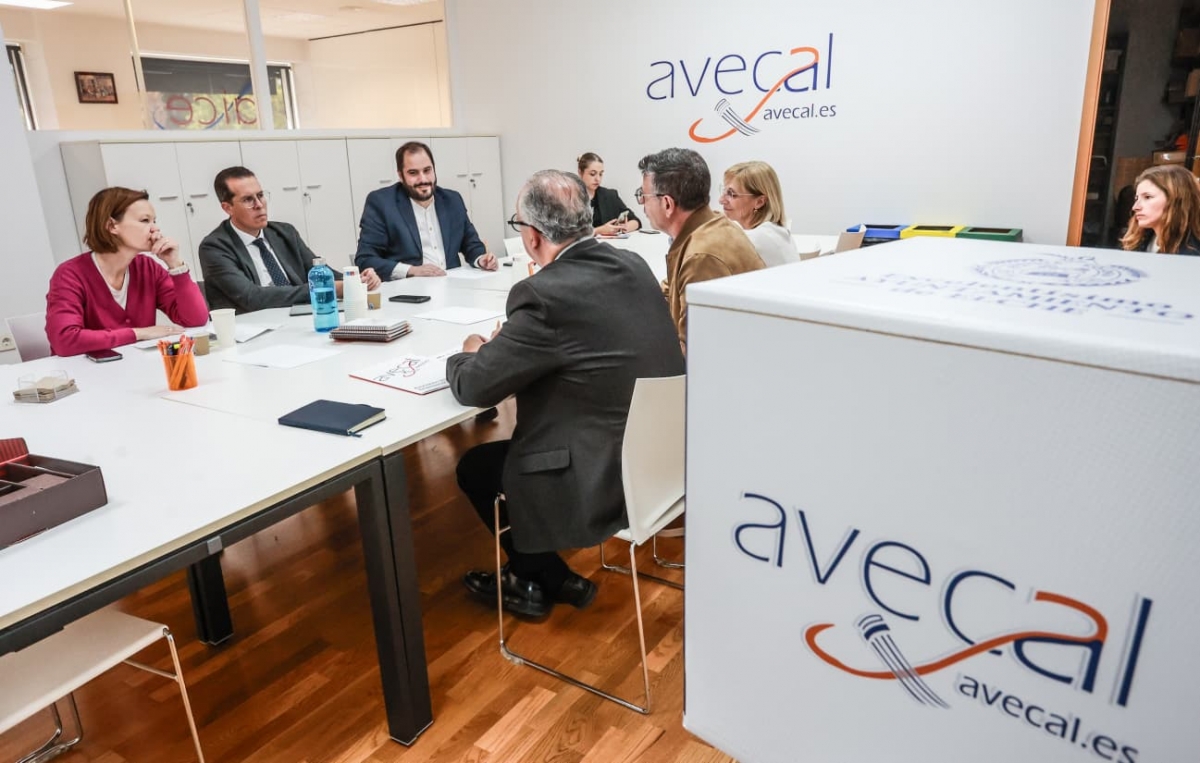 Pajín y Alfaro se reúnen con Avecal para analizar los desafíos del sector del calzado. - Foto: PLAZA Pajín y Alfaro se reúnen con Avecal para analizar los desafíos del sector del calzado.
