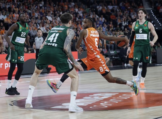 Un Valencia Basket histórico 'destroza' a Panathinaikos y asegura el factor cancha
