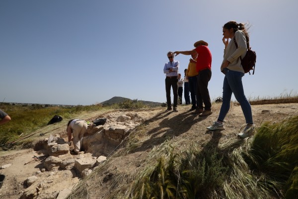 La sede de la UA en Orihuela aborda las novedades arqueológicas del yacimiento de Los Saladares