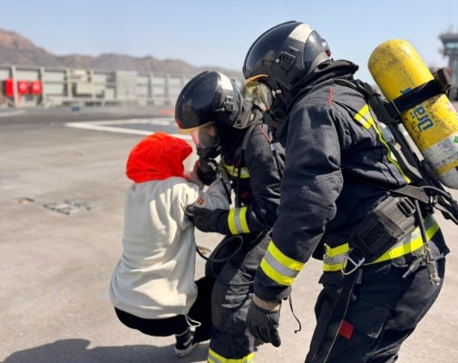 La Armada simula en Cartagena un incendio con fuga química y nube tóxica