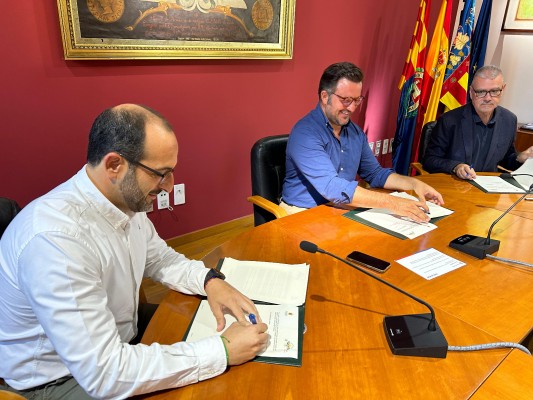El Ayuntamiento y la Federación de Peñas del Elche se unen para promover la imagen de la ciudad 