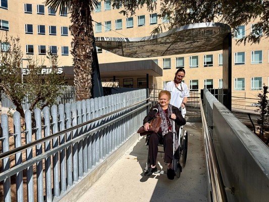 El Hospital Dr Balmis de Alicante mejora su accesibilidad en consultas externas con una rampa