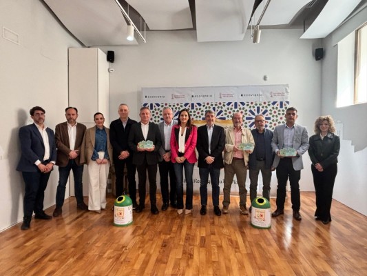 Orihuela gana el premio de ‘La Reconquista del Vidrio 2025’ por su implicación en el reciclaje durante los Moros y Cristianos