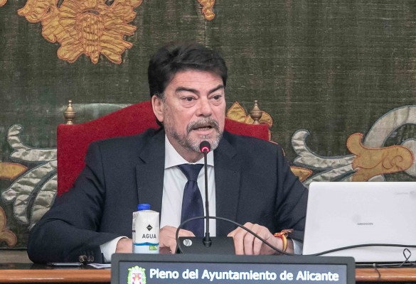 Barcala reitera su apoyo a la UA y a que siga impartiendo los estudios de Medicina
