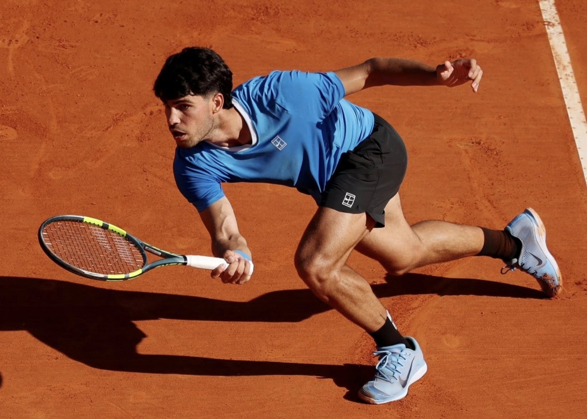 Alcaraz arrolla a un Bublik tan espectacular como inestable y ya está en semis de Montecarlo