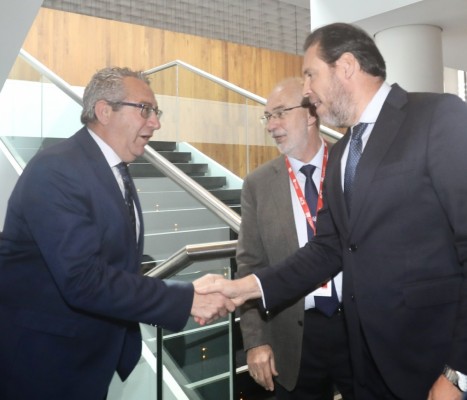 Toni Pérez reclama más inversión en carreteras; Óscar Puente llama a cuidar el patrimonio viario 
