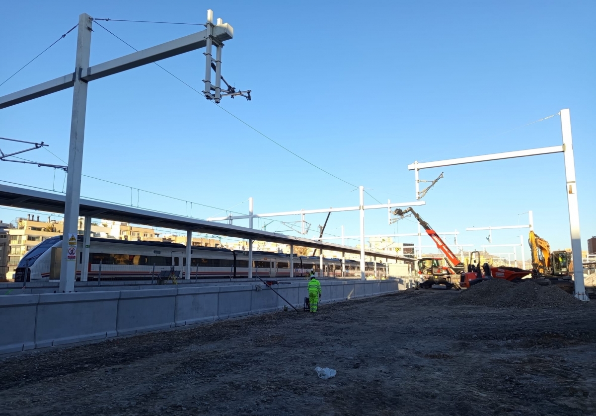 El avance de las obras de ampliación de vías en la Estación Término de Alicante.