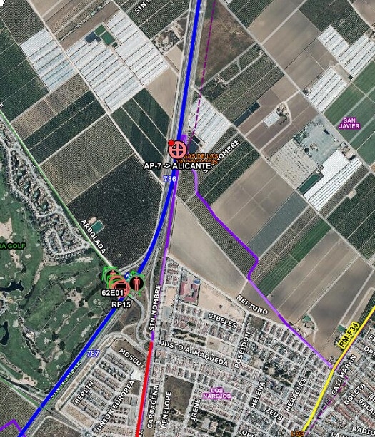 Retenciones en la autopista AP-7 al paso por Los Alcázares por un incendio de matorrales