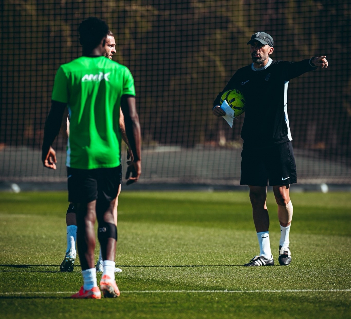 Derbi de susto o muerte: el Elche CF se agarra al Martínez Valero para tratar de salir del barro y arrastrar al Valencia CF al mismo
