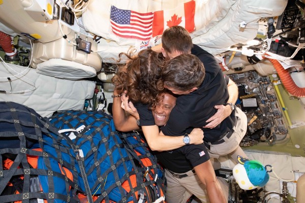 La misión Artemis II de la NASA regresa a la Tierra tras el primer viaje lunar en más de 50 años