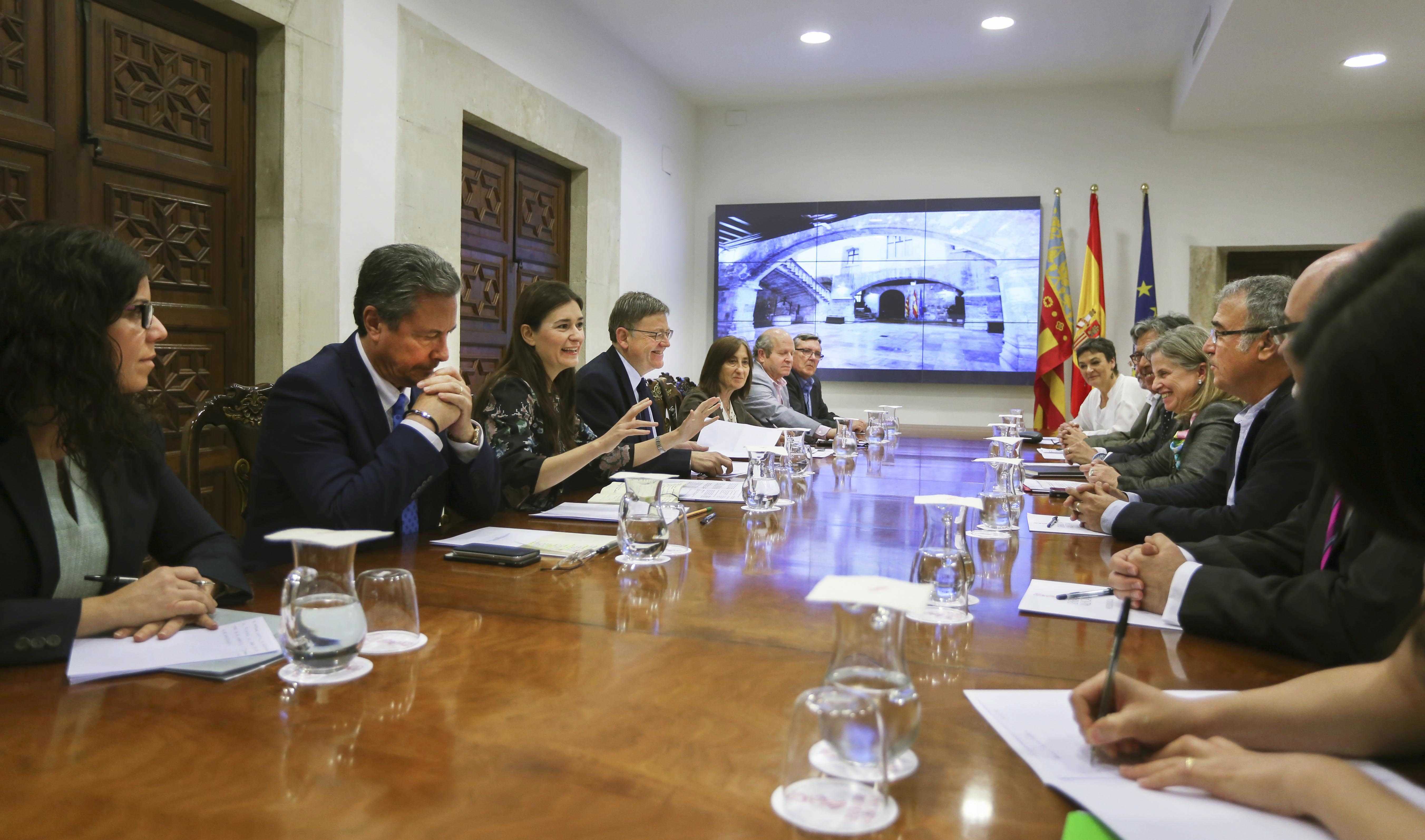 Reunión con los comisionados de las concesiones sanitarias - 