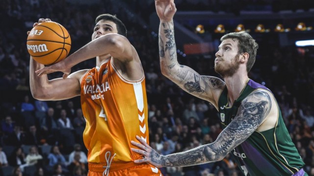 El Valencia, confiado y cansado, defiende su colchón como segundo en casa del Unicaja