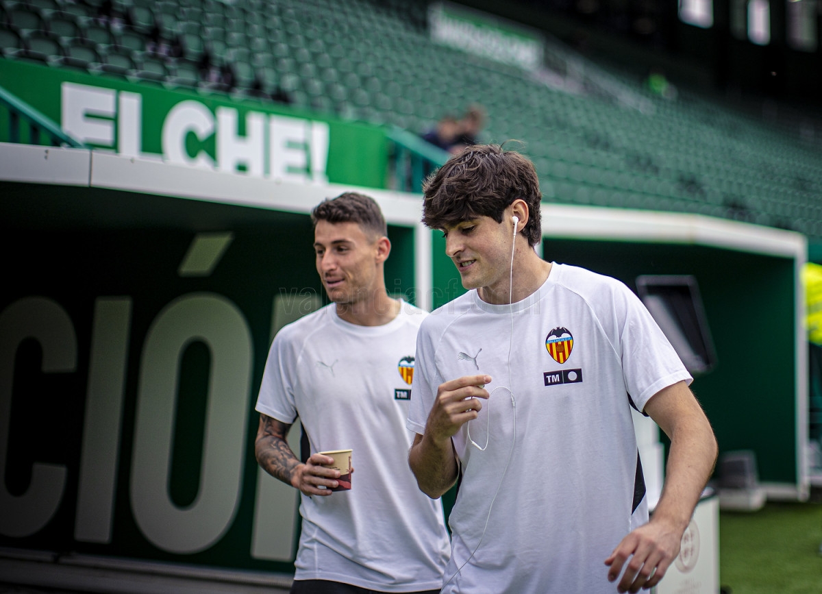 La afición del Valencia hace más ruido en los prolegómenos del duelo ante el Elche