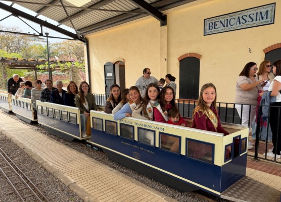 Traqueteo, vapor y tradición: Benicàssim se convierte en la capital nacional del modelismo tripulado