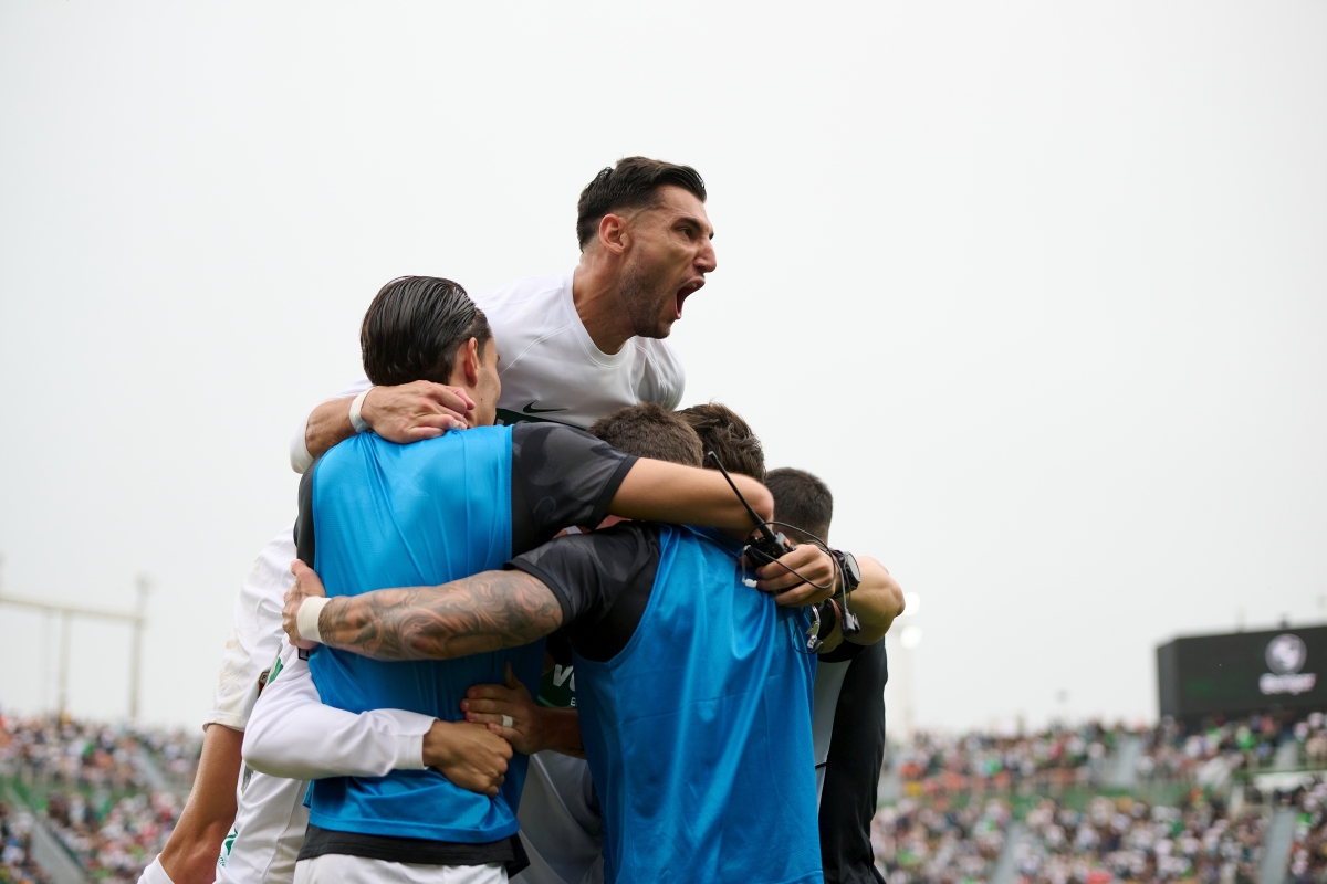 El Elche CF se lleva el derbi de la 'germanor' con el Valencia CF y se acerca con ello a la permanencia