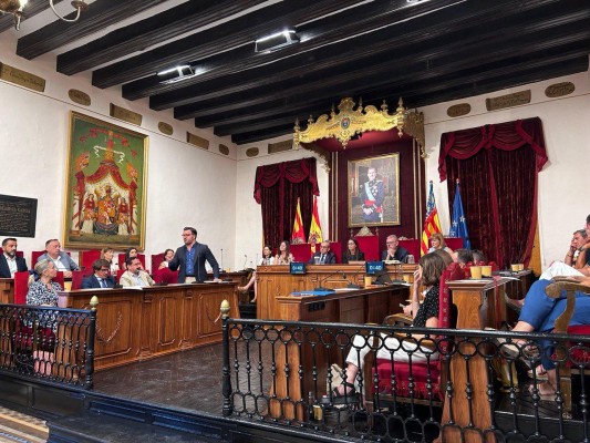 PP y Vox rechazan la financiación de Cataluña entre críticas de la oposición por no exigir inversiones en Elche