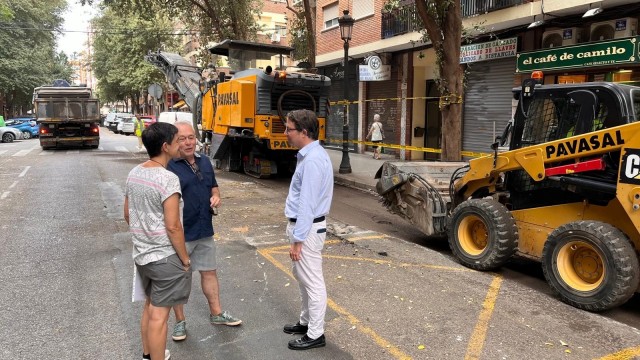 València invierte 250.000 euros en el asfaltado de unos 13.000 m2 de calles este verano