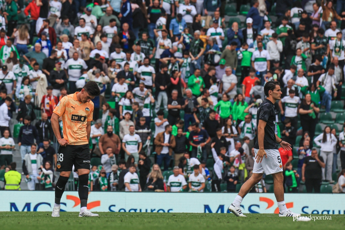 El Elche mete en un buen lío al Valencia 