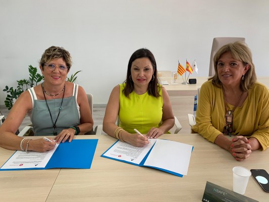 La Asociación Empresarial del Camp de Morvedre  y Amuhcanma se unen contra el cáncer de mama