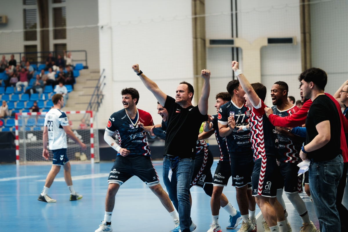 Domenech y Montoya acercan al Horneo Alicante a la salvación