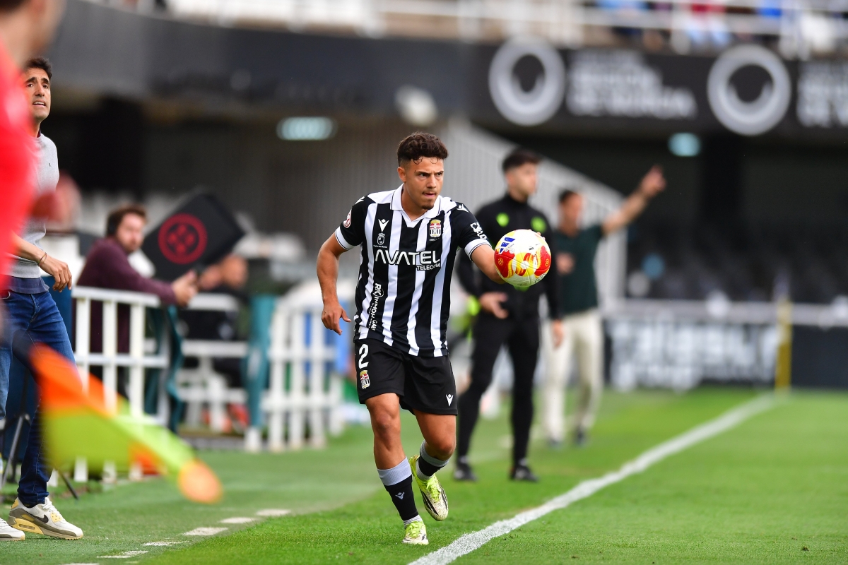 Otro triunfo mínimo de gran valor: el Efesé gana con un penalti de Chiki y es cuarto en Primera RFEF