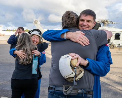 Los astronautas de Artemis II describen su viaje a la Luna como experiencia 