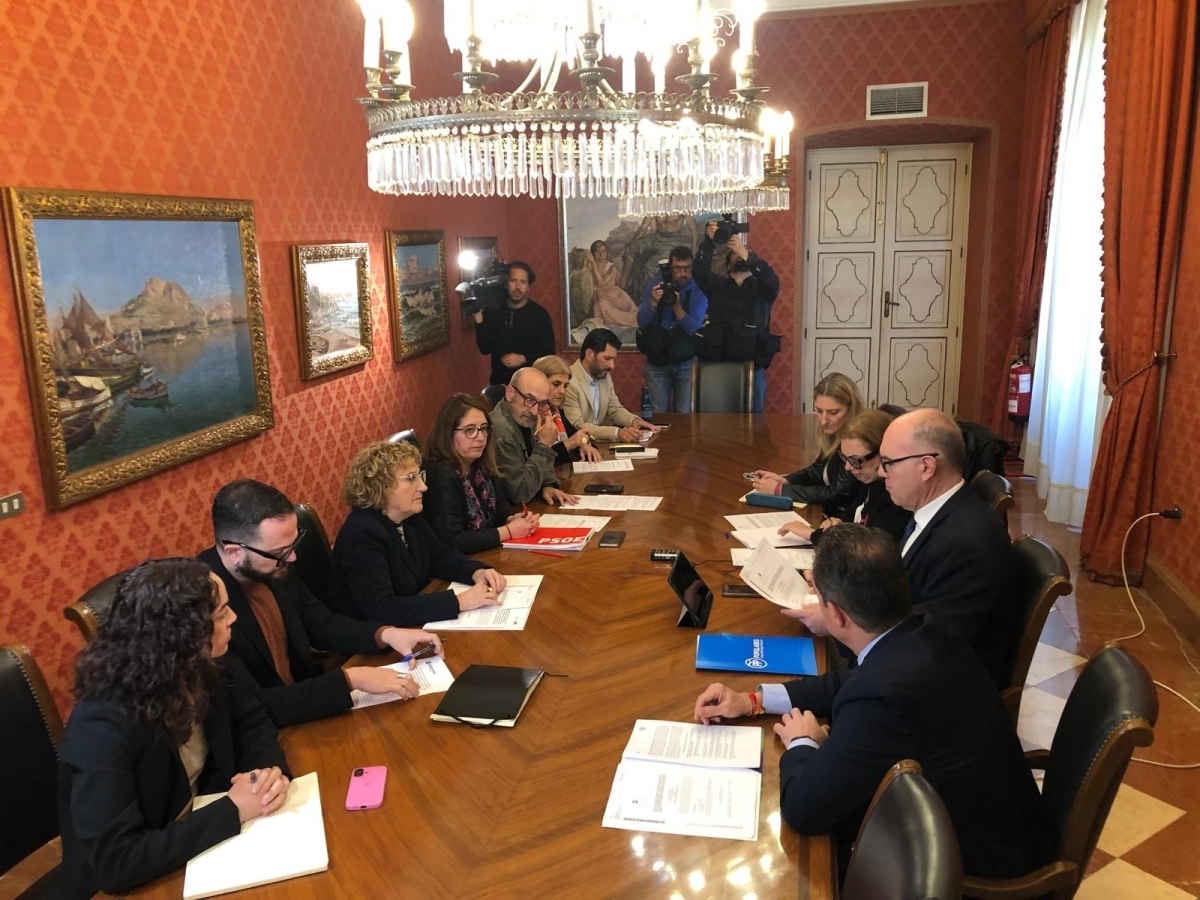 Los miembros de la comisión municipal sobre las VPP de Alicante.