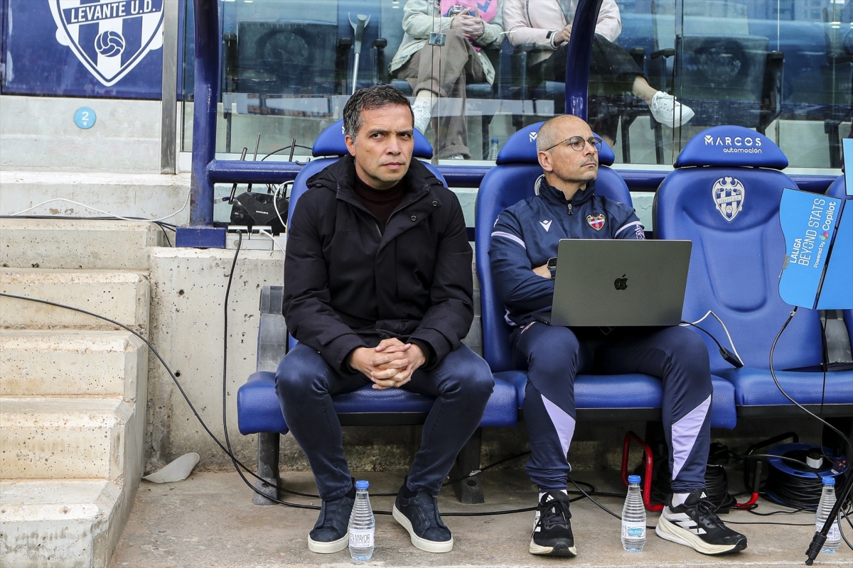 Luís Castro: “Tenemos que ganar más veces que nuestros rivales”