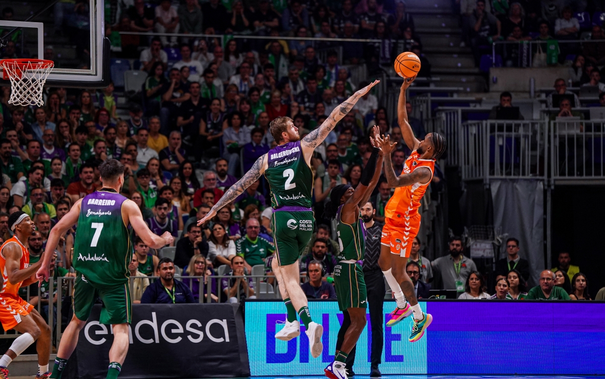 Valencia Basket 'asalta' el Carpena en un nuevo recital de Jean Montero