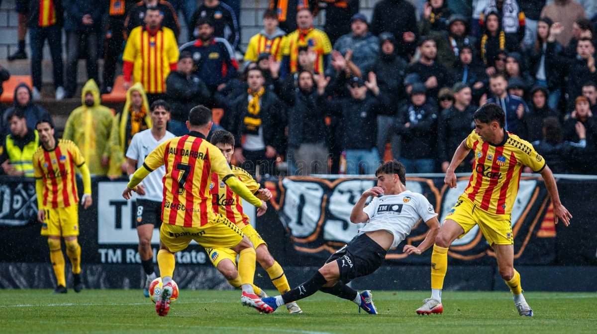 Víctor Jr destaca en el triunfo del Valencia Mestalla