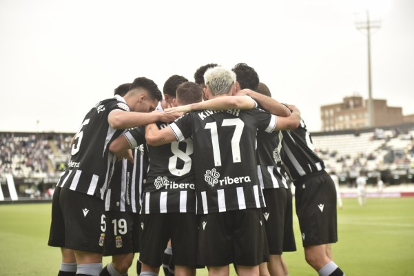 El Efesé está a un punto de la promoción y el Murcia tres por encima del descenso en Primera RFEF