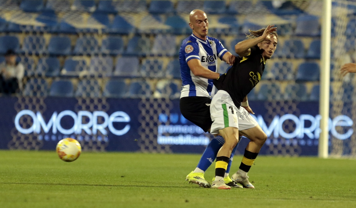 Rentero se pasó el encuentro simulando faltas