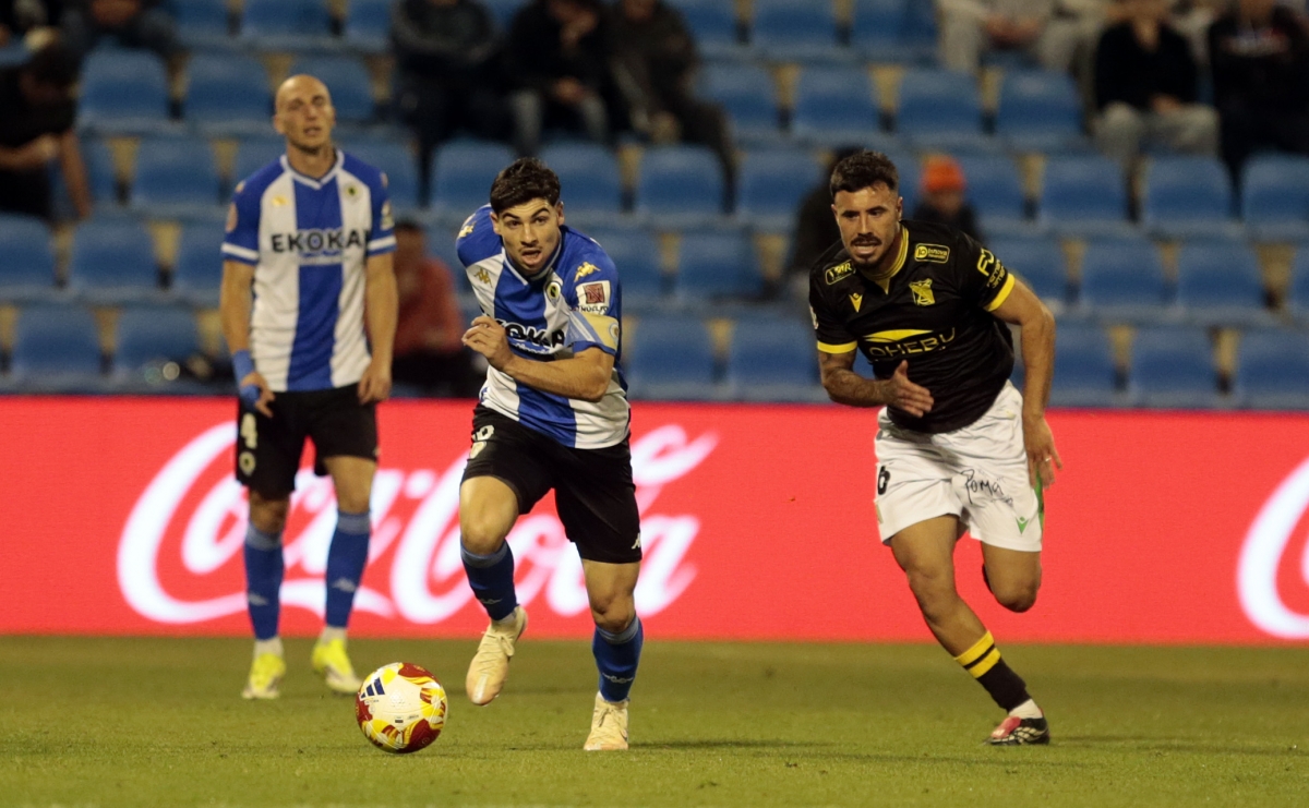 Espinosa jugó en la segunda mitad como lateral derecho