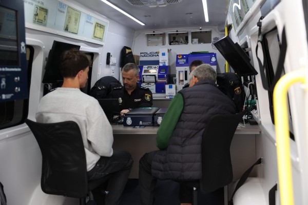 Burriana consolida el servicio del vehículo Vidoc para renovar el DNI y el pasaporte
