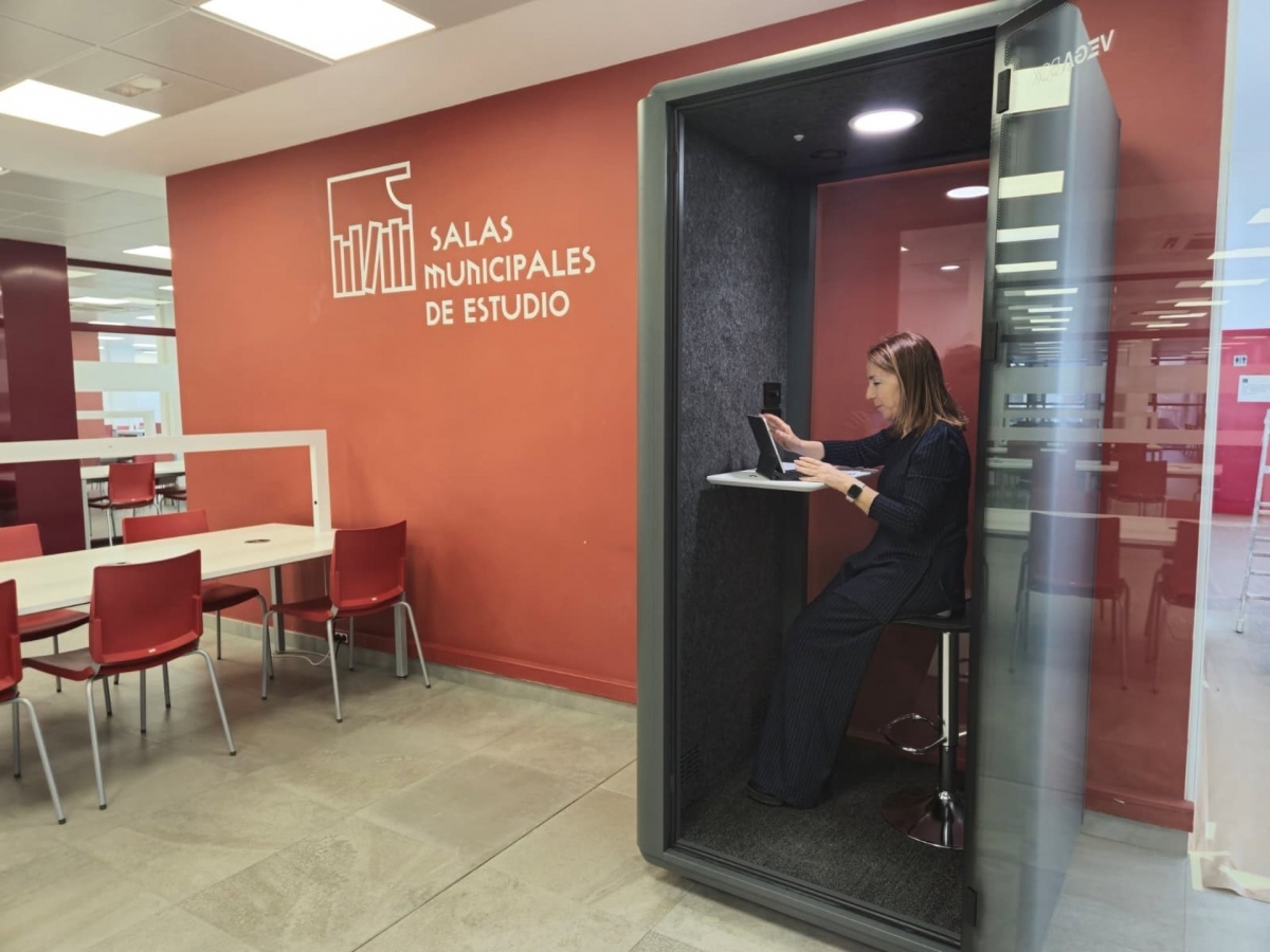 Las tres primeras cabinas insonorizadas aterrizan en las salas de estudio 24 horas de Murcia