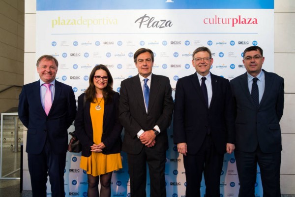 Más de mil invitados asisten a la celebración del sexto aniversario de Valencia Plaza