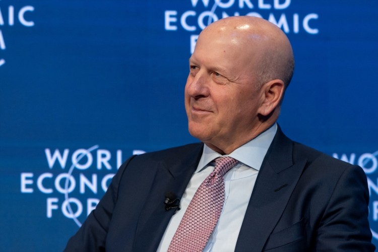 Goldman Sachs gana 12.258 millones de dólares en la primera mitad de 2026, un 45 % más