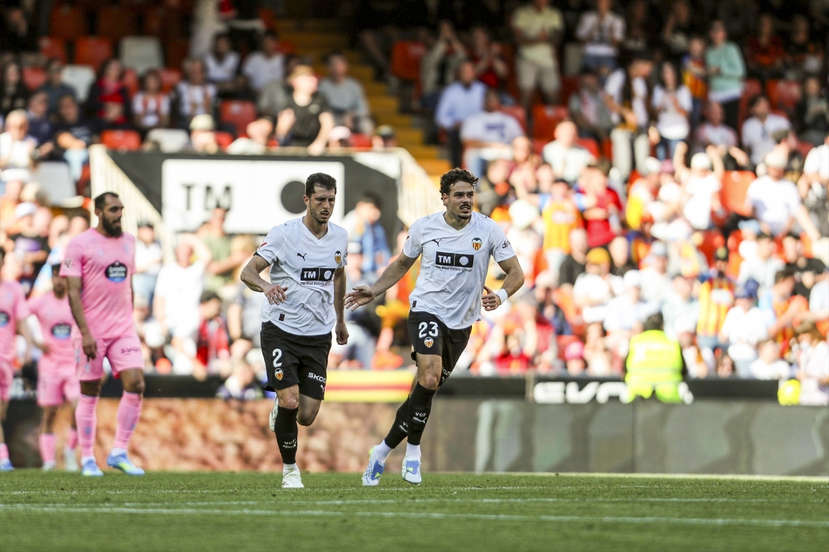 El triángulo que Corberán sigue sin definir