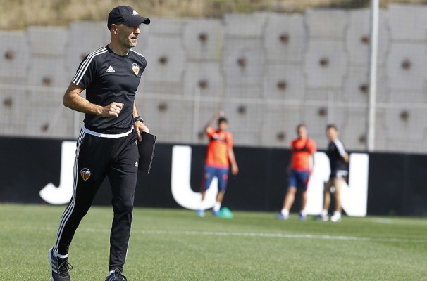 Ayestarán mantiene charlas con Alcácer, Enzo Pérez, Alves y Abdennour